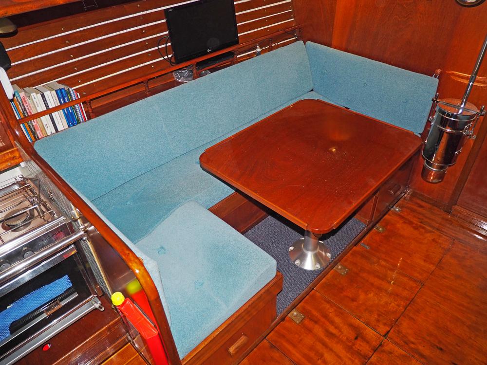 Salon, Accommodatie